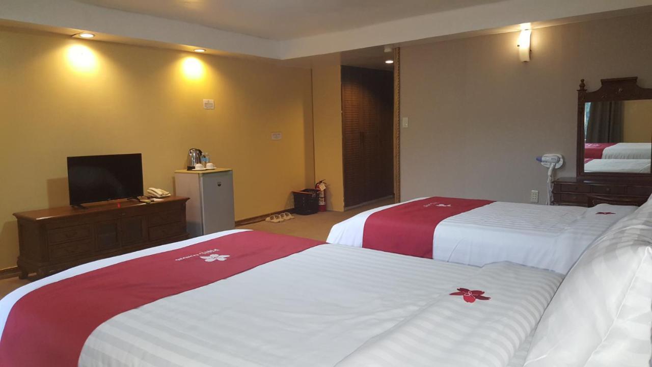 Phil Oasis Hotel & Resort Silang Exteriér fotografie